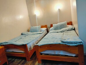 6 chambres, fer et planche à repasser, Wi-Fi gratuit, draps fournis