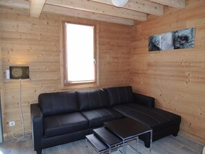 TV - LE CHALET HUGO - BESSE AND SAINT ANASTAISE (BESSE ET SAINT ANASTAISE)