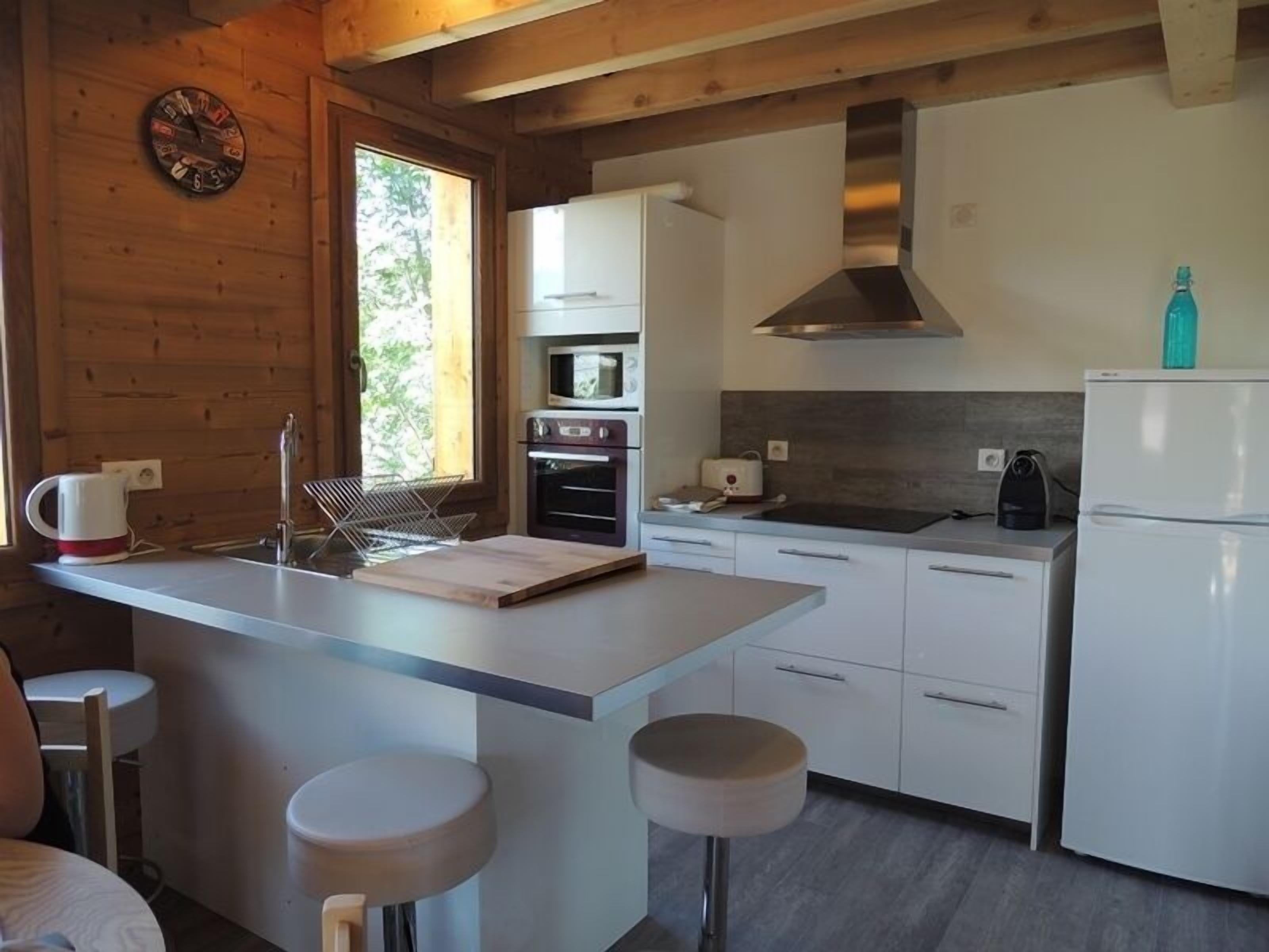 Refrigerador, microondas, horno y lavavajillas 