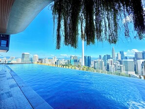 Outdoor pool - Ceylonz Suites KLCC by Green Orchid (Kuala Lumpur)