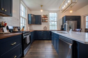 Microwave, oven, stovetop, dishwasher - A Private Historic Estate Designed for Extraordinary Stays & Celebrations (Portsmouth)