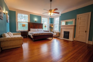 8 bedrooms, iron/ironing board, WiFi, bed sheets