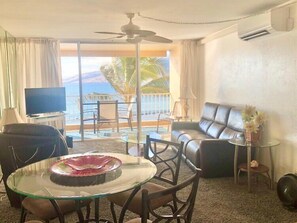 Smart TV - Oceanfront and beach front - Menehune Shores 411 (Kihei)