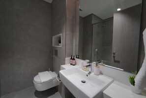 Apartment - Modern 2bhk With City View Close to Dubai Mall (Dubai)