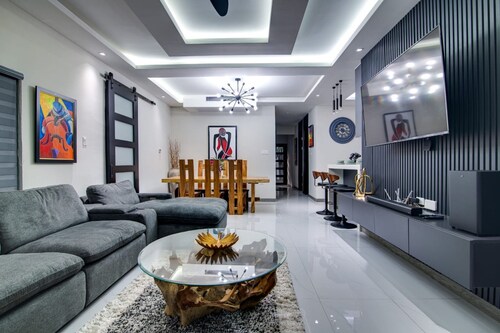 Sun-soaked Paradisiac Escape 3BR Private Beach Pool