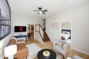 Iron/ironing board, WiFi, bed sheets - The Riverline Retreat! 8min to DT Cincy & Hottub (Ludlow)