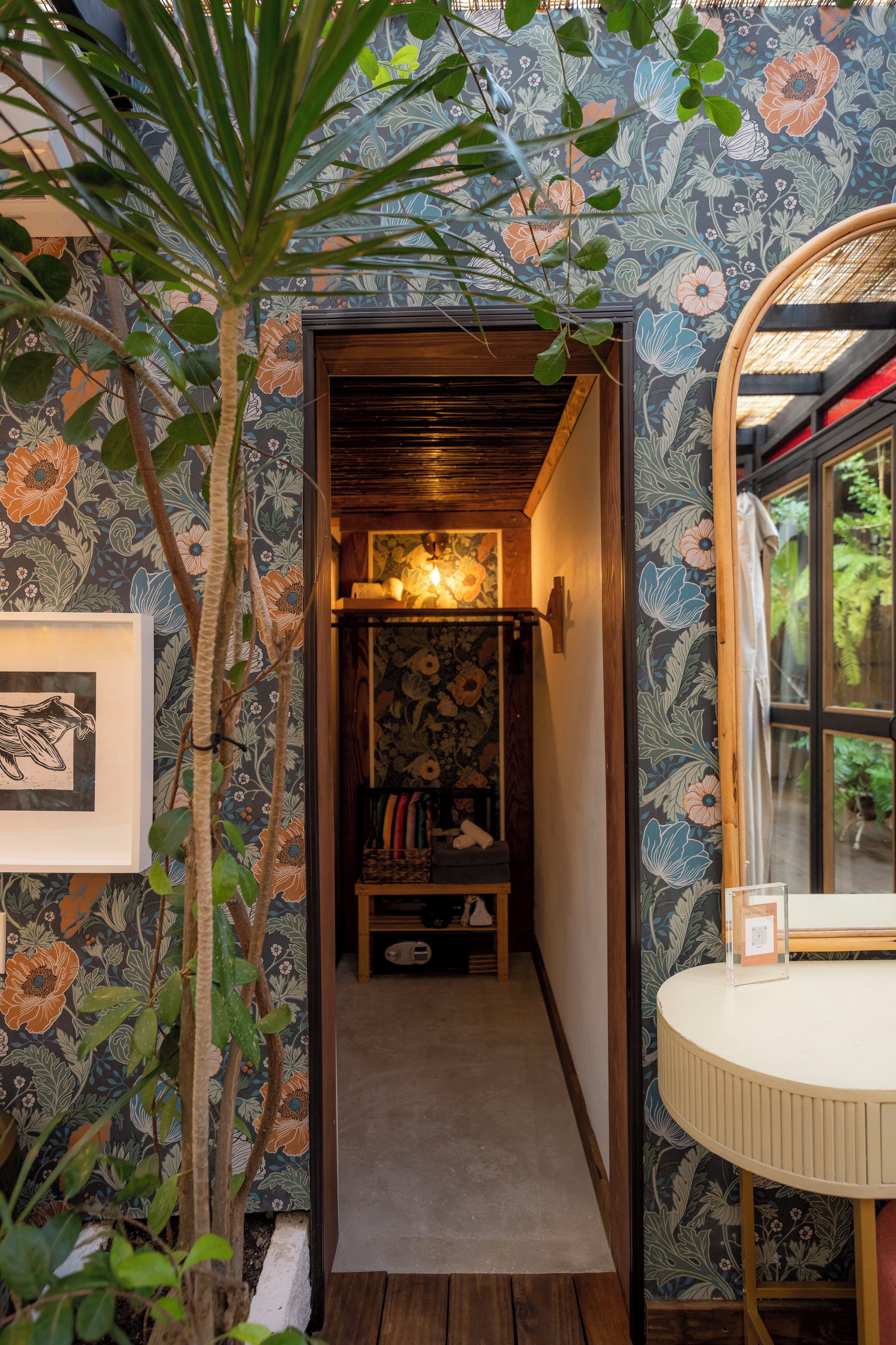 Superior Tree House | Bathroom | Separate bathtub and shower, hair dryer, towels, soap