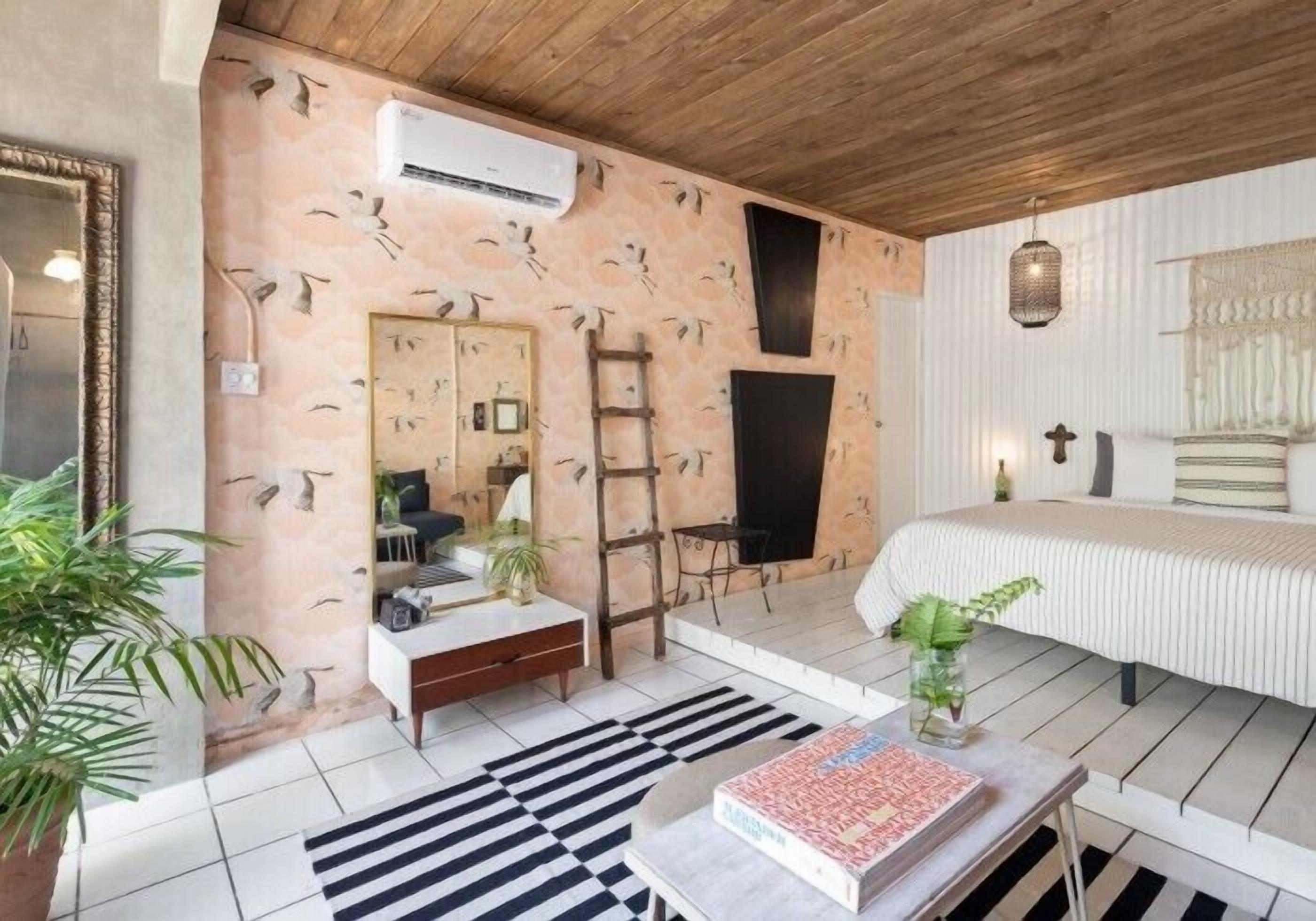 Superior Room | In-room safe, iron/ironing board, free WiFi