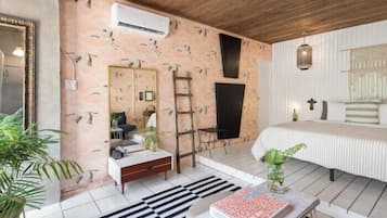 Superior Room | In-room safe, iron/ironing board, free WiFi