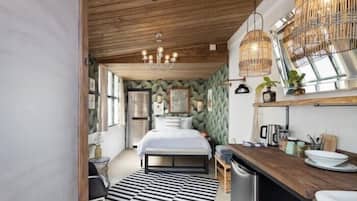 Standard Room | In-room safe, iron/ironing board, free WiFi