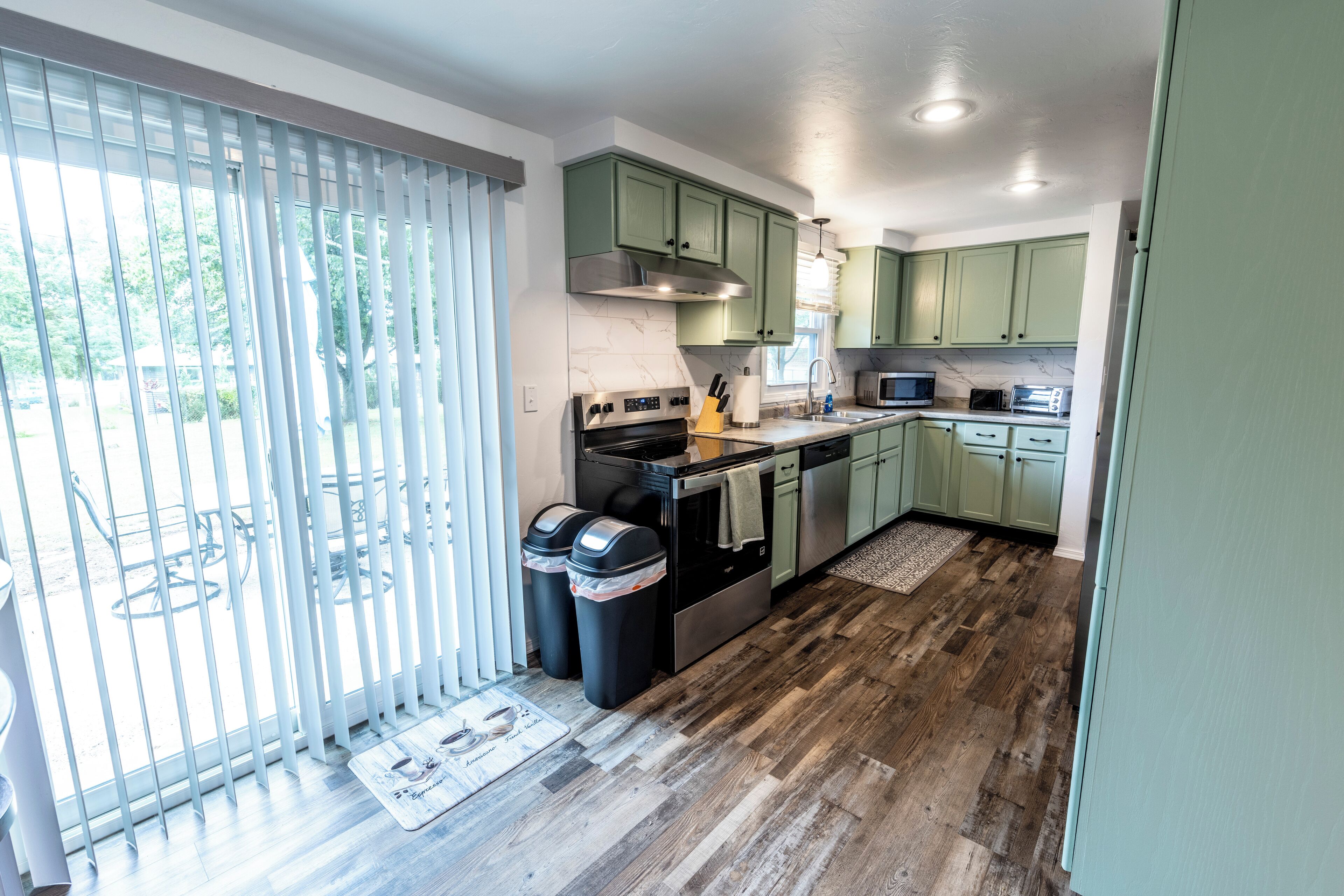 電子レンジ、オーブン、コンロ、食器洗い機