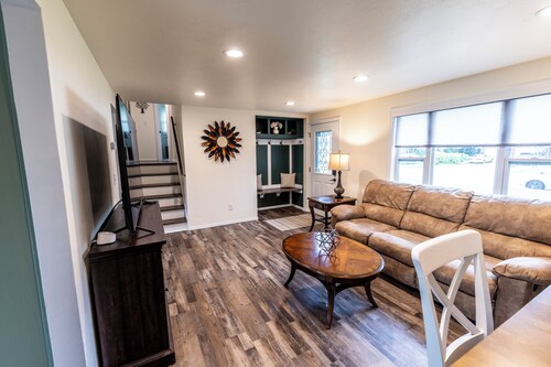 Charming split-level near Lambeau