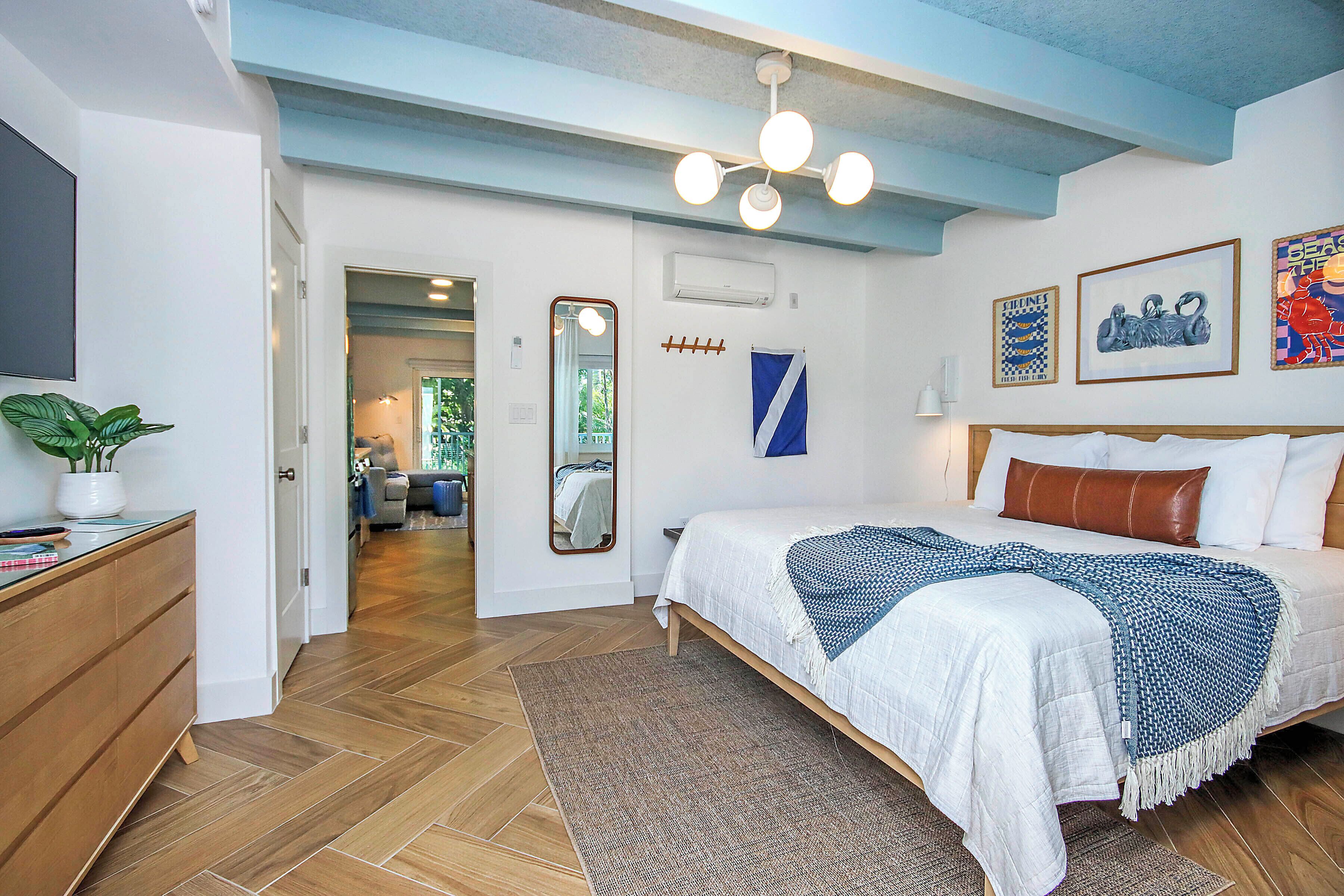 1 habitación, tabla de planchar con plancha, wifi gratis y ropa de cama 