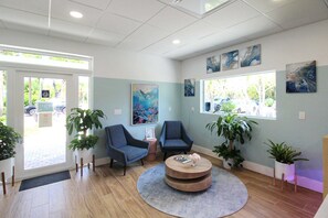 Lobby - Charming Sanibel condo - Easy walk to the beach - Pool - Colony Inn 02 (Sanibel)