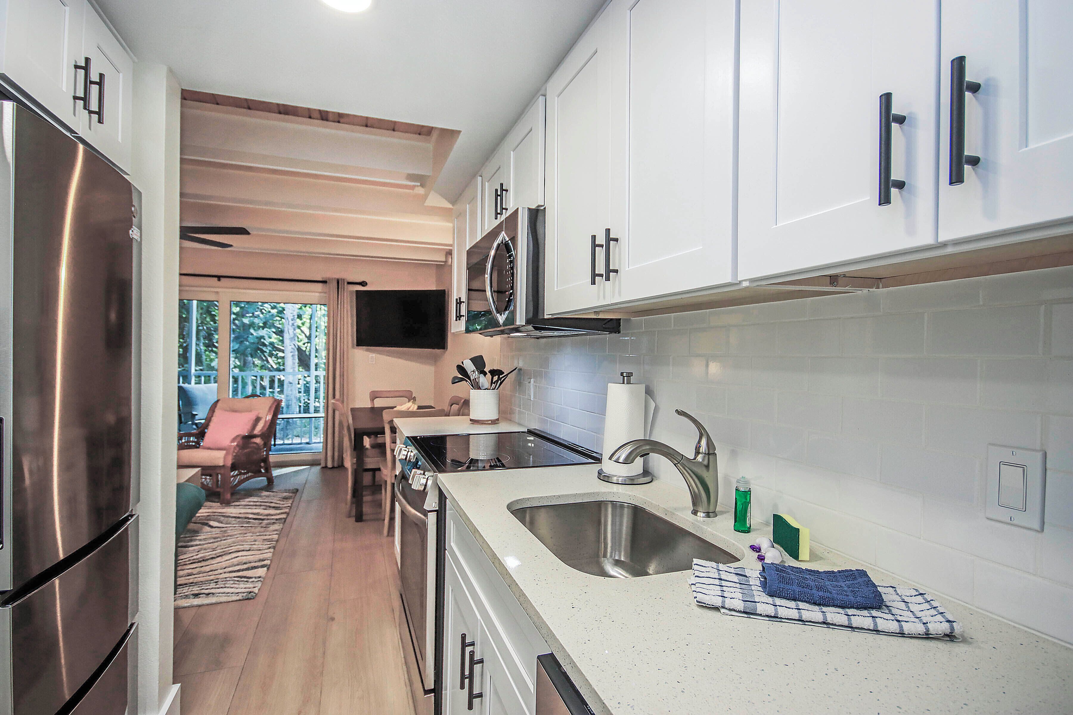 Fridge, microwave, oven, coffee/tea maker