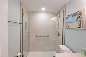 Shower, hair dryer, towels - LaidBack 1BR Sanibel Beach Stay - Colony Inn 14 (Sanibel)