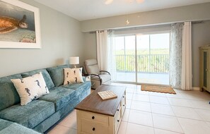 Smart TV - Spacious 3BR/2BA Resort Condo with Pools and Private Beach Access – New Smyrna (New Smyrna Beach)