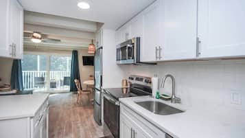 Fridge, microwave, oven, coffee/tea maker