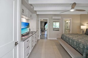 1 bedroom, iron/ironing board, free WiFi, bed sheets - 1BR condo - Near the Sanibel Lighthouse - Colony Inn 42 (Sanibel)