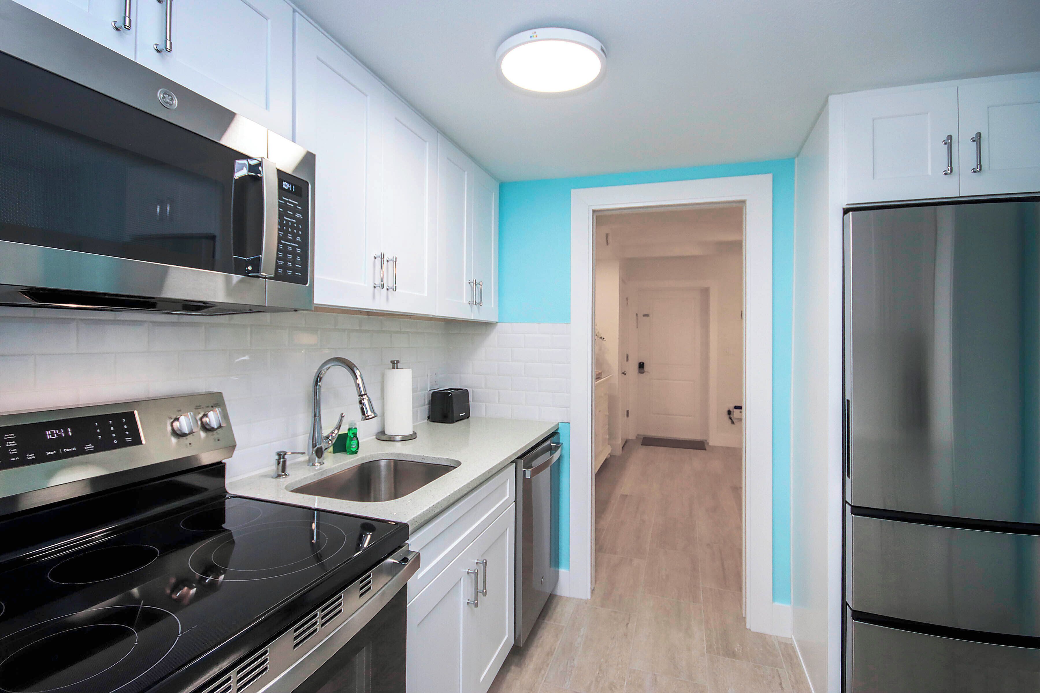 Fridge, microwave, oven, coffee/tea maker