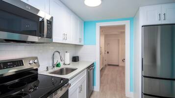 Fridge, microwave, oven, coffee/tea maker