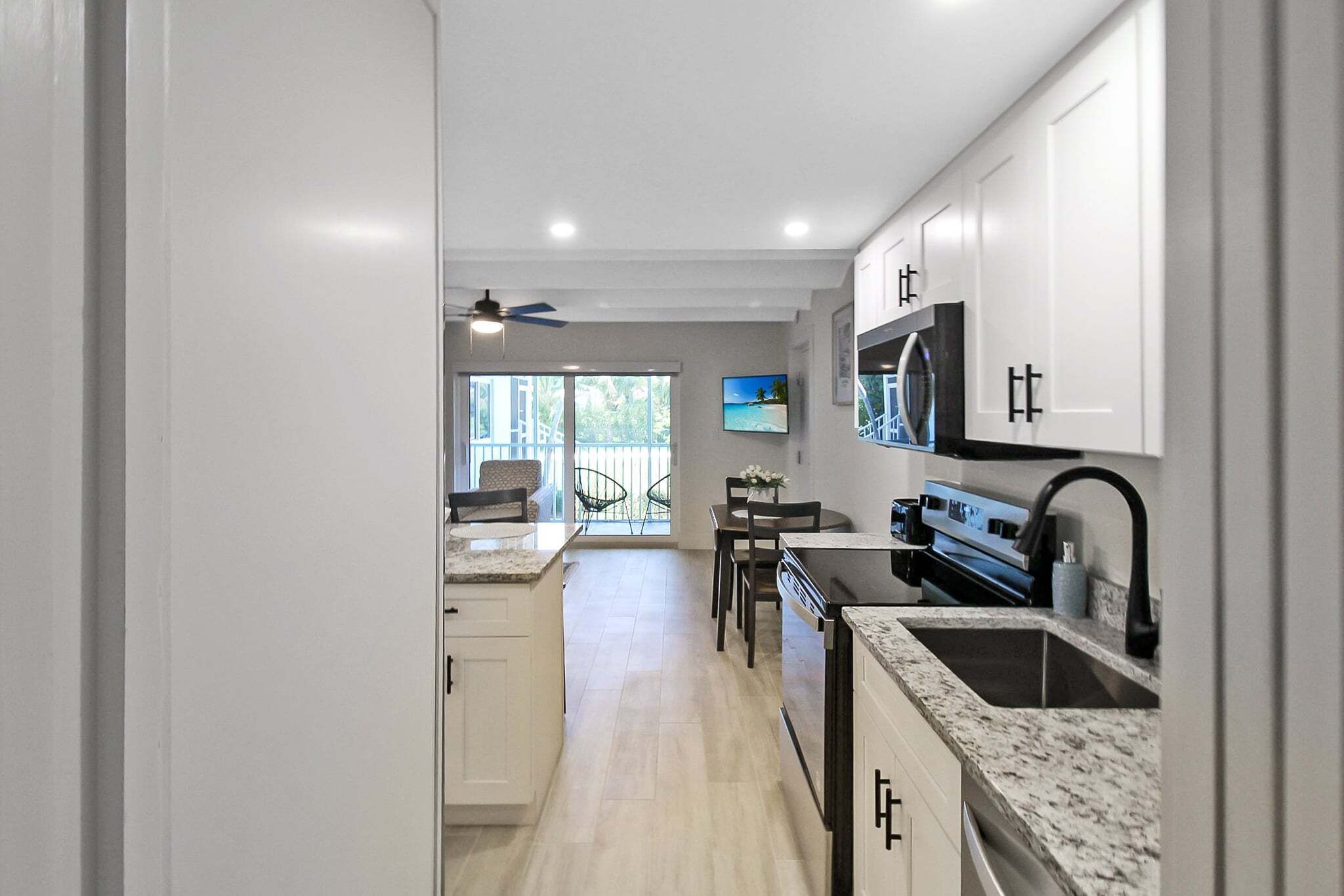 Fridge, microwave, oven, coffee/tea maker