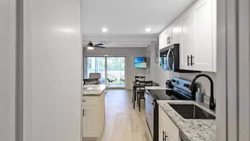 Fridge, microwave, oven, coffee/tea maker