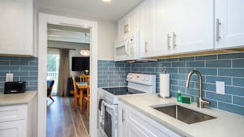 Fridge, oven, coffee/tea maker