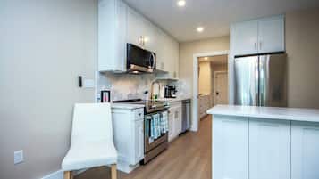 Fridge, microwave, oven, coffee/tea maker