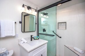 Douche, sèche-cheveux