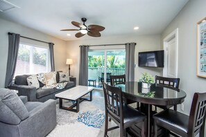 Living area - Island Living 1BR Steps to Gulf - Colony Inn 55 (Sanibel)