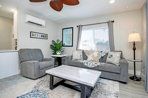 Living area - Island Living 1BR Steps to Gulf - Colony Inn 55 (Sanibel)