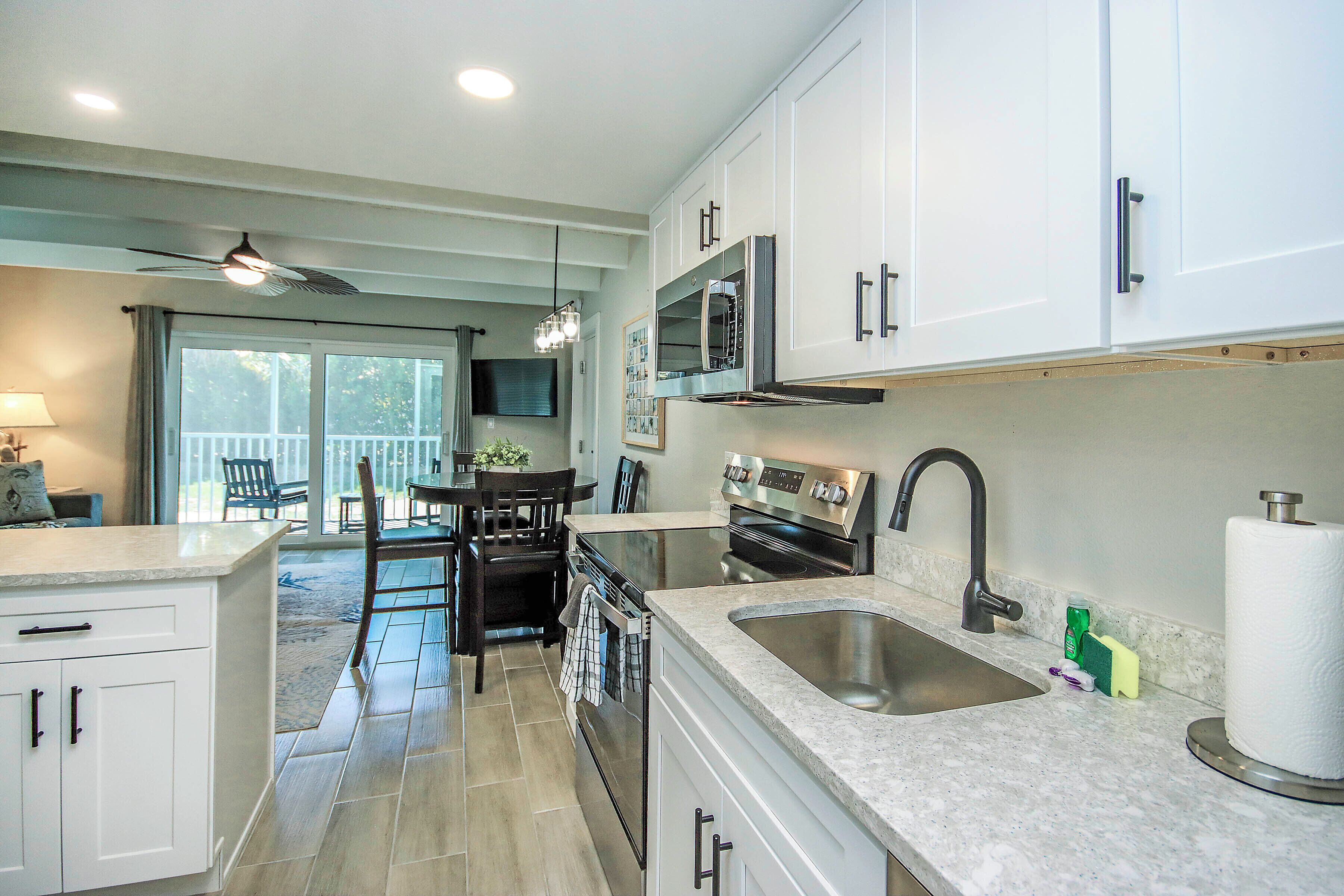 Fridge, oven, coffee/tea maker