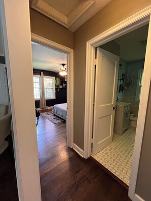 WiFi, bed sheets - Cute and Cozy Cottage Style 3-bedroom house in Lincoln (Lincoln)