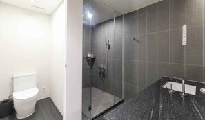Double Room | Bathroom - Gojunkwan Hotel (Busan)