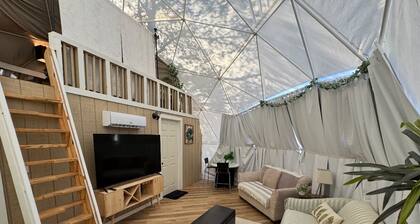 Welcoming 1-bedroom Geo-Dome with loft, AC and Heat, Wi-Fi, and private jacuzzi
