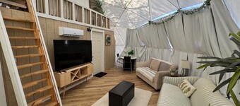 Welcoming 1-bedroom Geo-Dome with loft, AC and Heat, Wi-Fi, and private jacuzzi