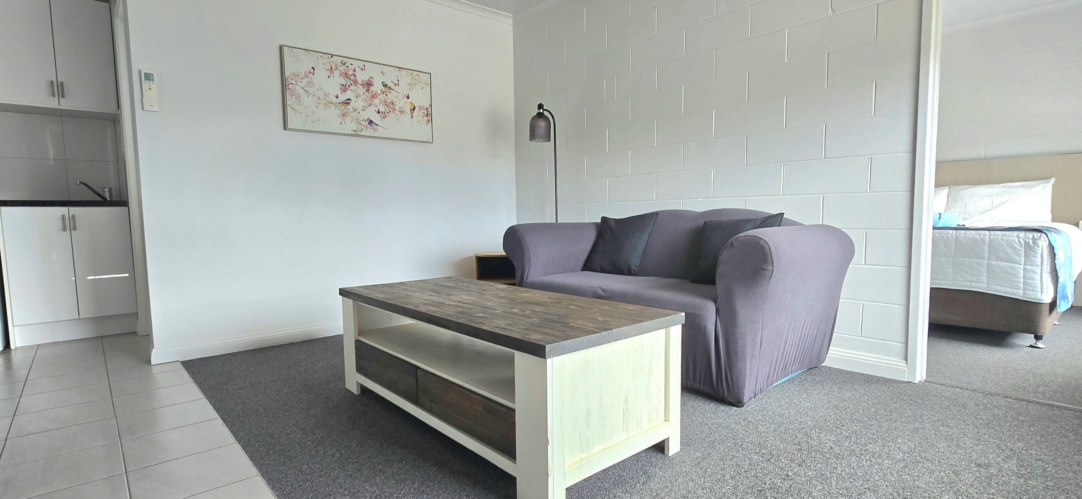 Junior Suite, Courtyard View | Living area