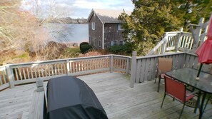 Outdoor dining - Delightful 4-bedroom house with AC in charming Falmouth (Falmouth)