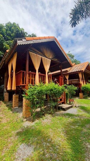 Front of property - Teak House Lanta (Ko Lanta)