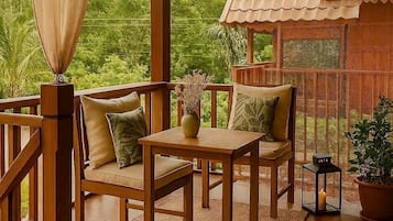 Bungalow Klasik, pemandangan taman | Teras/patio