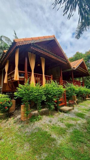 Front of property - Teak House Lanta (Ko Lanta)