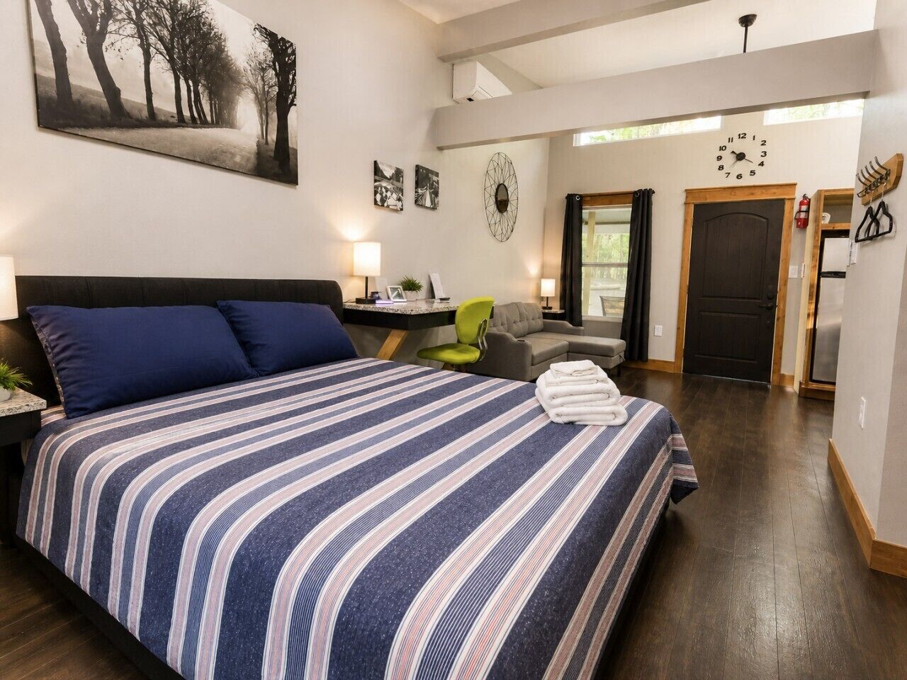 1 chambre, bureau, fer et planche à repasser, Wi-Fi