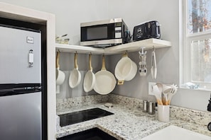 Refrigerador, microondas, parrilla de estufa y lavavajillas 