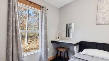 Schreibtisch, Bügeleisen/Bügelbrett, kostenloses WLAN, Bettwäsche