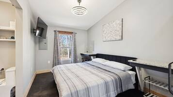 1 slaapkamer, een bureau, een strijkplank/strijkijzer, gratis wifi