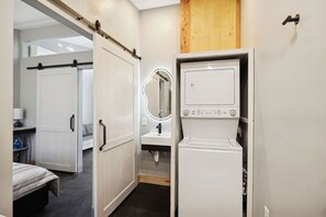 Interior - Cabins off the Trace: Cabin 7 (Summertown)