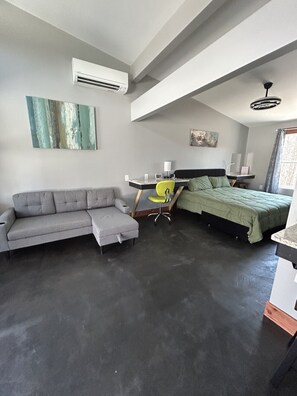 1 bedroom, desk, iron/ironing board, free WiFi - Cabins off the Trace: Cabin 7 (Summertown)