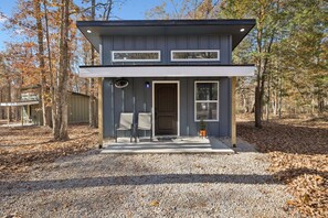 Exterior - Cabins off the Trace: Cabin 3 (Summertown)