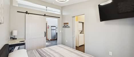 1 habitación, escritorio, tabla de planchar con plancha y wifi